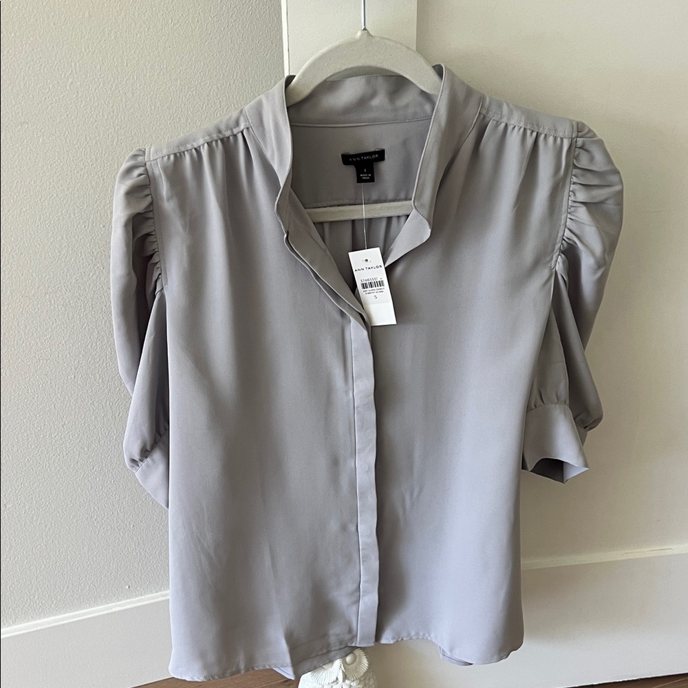 Ann Taylor Shirred Puff Sleeve Top in Magnesium (Light Gray) Size S